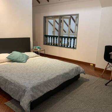 Hassle Free En-suite Room Experience in Central SG with MRT, Malls and Eateries at your Door Steps