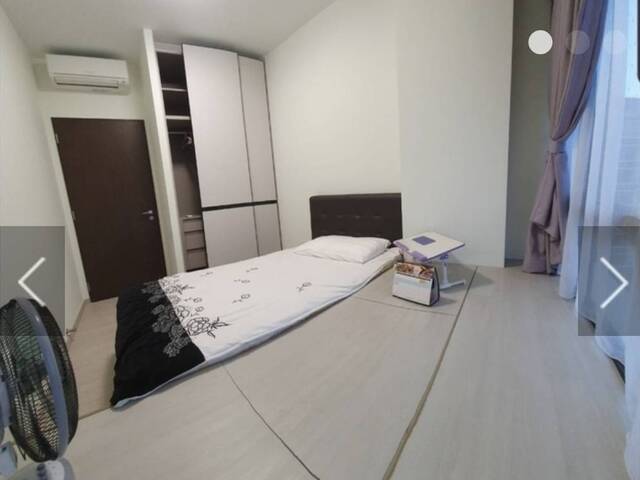 Privacy Room with attached bathroom, GYM, Swimming Pool, Near Mrt and Shopping Mall