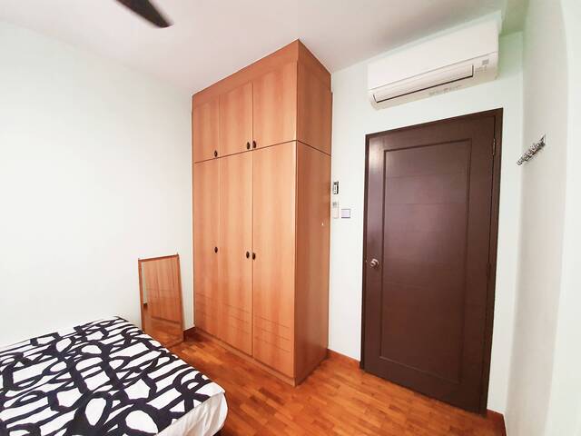 Northoaks Condo room for Rent near Admiralty MRT,No agent fees,Cooking allowed,with Private bathroom