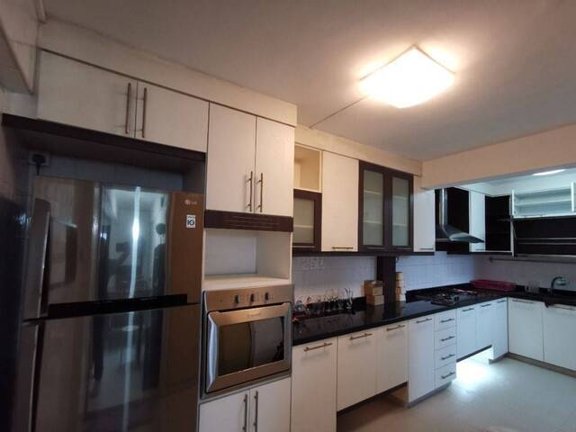 Room for rent / Outram, Tangjong Pagar, Chinatown MRT / Common room / 1-2 pax stay / Available April