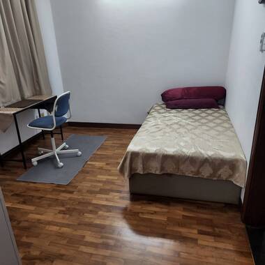 Good size Junior Master room with attached bathroom near MapleTree & NUS