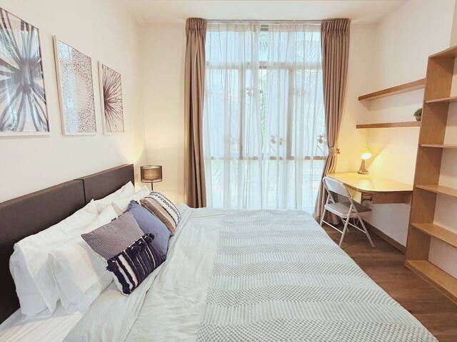 Only Female Environment, 3mins walk to KING ALBERT MRT BLUE DOWN TOWN near SIM and NUS.