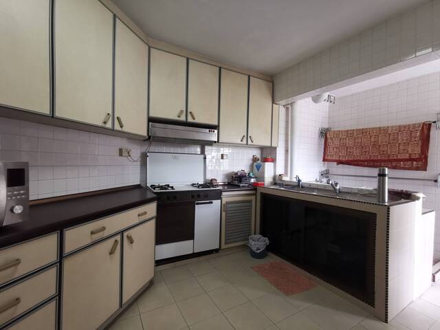 Room for rent / Marymount, Caldecott MRT / Common room / 1pax stay / Available April 14