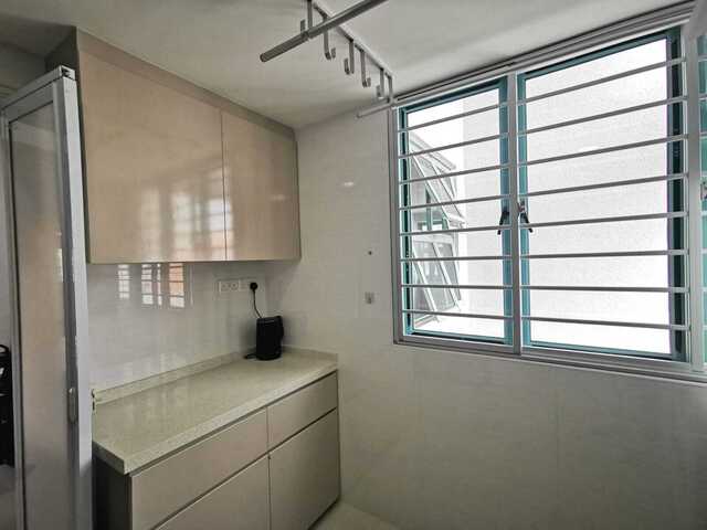 Room for rent / Toa Payoh, Novena / Common room / 1pax stay / Available May 1