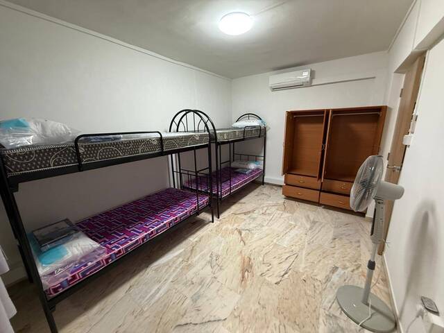 Female Shared Room @ Bukit Batok For Rent ( 4 Pax in the Room )