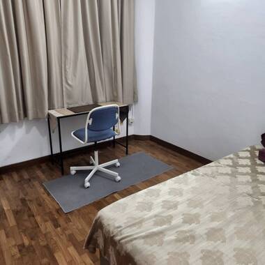 Master room w attached bathroom nr National University of Singapore, MRT & Vivo City Shopping Centre