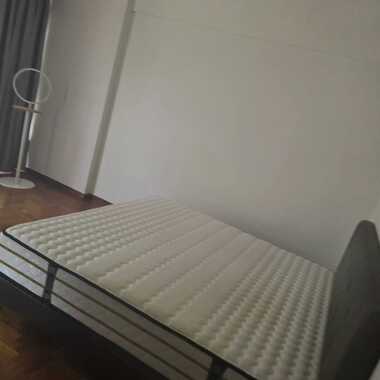 Big Master Room @ Move in condition. Easy access to CBD...!