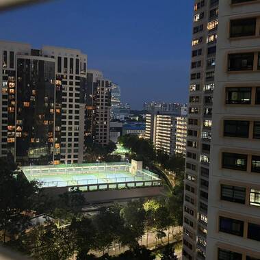 Master room @ Blk 28C Dover Crescent - $1,300 for 1 guy (aircon wifi, with Toilet attached)