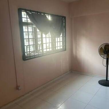 Blk 718 Woodlands - $1200 for couple (aircon wifi) - 2 mins walk ADMIRALTY MRT