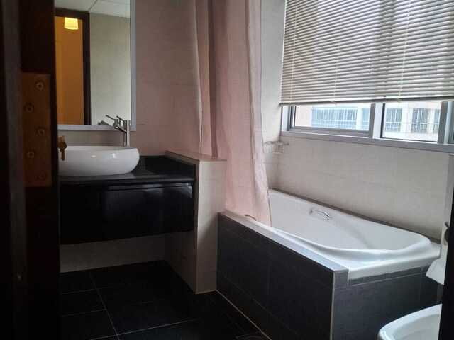 Big Master Room @ Move in condition. Easy access to CBD...!