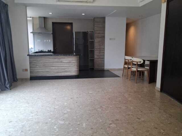 Bright Room for Rent - Orchard MRT...