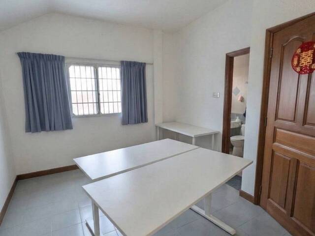 Ensuite bedroom in a landed house