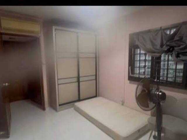 Blk 718 Woodlands - $1200 for couple (aircon wifi) - 2 mins walk ADMIRALTY MRT