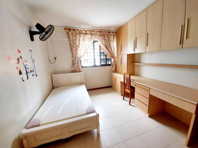 Yishun 752 - Near Yishun MRT & Northpoint