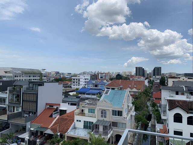 Sky Terrace with 2 bedrooms, rooftop pool and mini garden terrace near Kembangan MRT (EW green line)