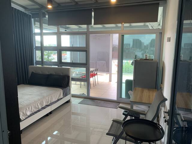 Sky Terrace with 2 bedrooms, rooftop pool and mini garden terrace near Kembangan MRT (EW green line)