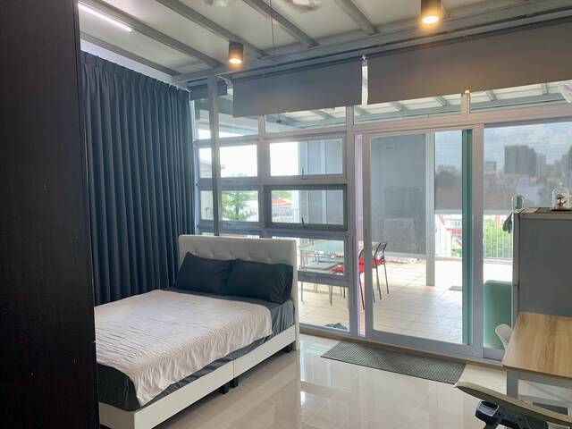 Sky Terrace with 2 bedrooms, rooftop pool and mini garden terrace near Kembangan MRT (EW green line)