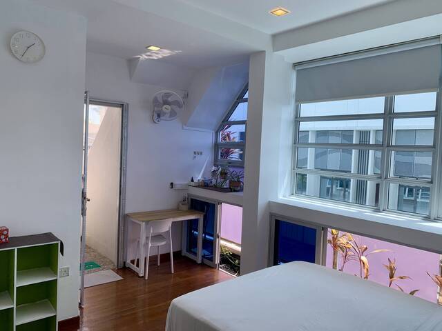 Sky Terrace with 2 bedrooms, rooftop pool and mini garden terrace near Kembangan MRT (EW green line)