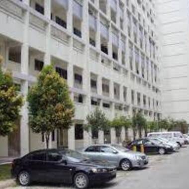 Spacious Executive Apartment at blk 327 Jurong East Street 31. NO AGENT FEE