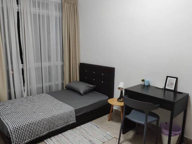 Sunny Palms – Peaceful Condo Living in the East 🌴