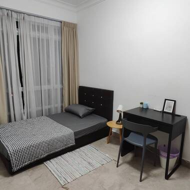 Sunny Palms – Peaceful Condo Living in the East 🌴