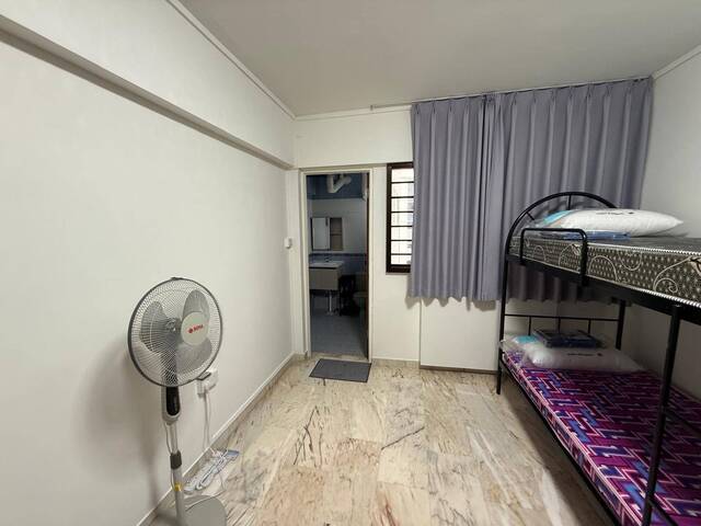 Female Shared Room @ Bukit Batok For Rent ( 4 Pax in the Room )