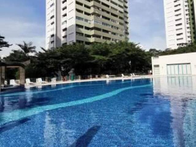 Room for rent/ Dover, Clementi MRT/ Common room/ For 1 pax/ Available Immediately
