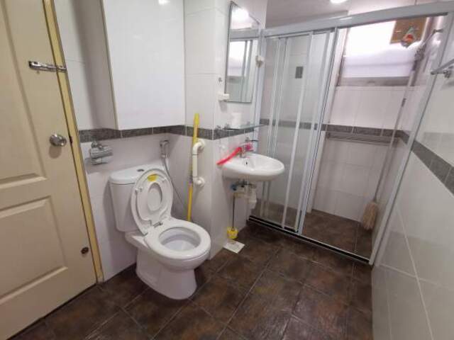 Room for rent/ Near Clementi, Dover MRT/ For 1-2 pax/ AVAILABLE IMMEDIATE