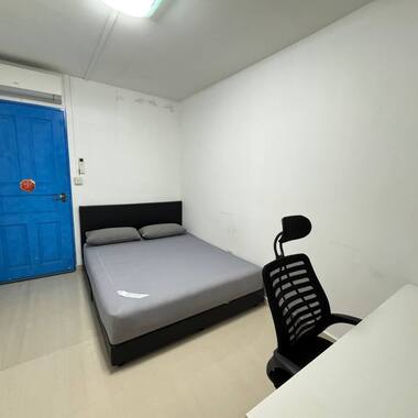 3 mins walk to Kallang MRT, high floor, good views