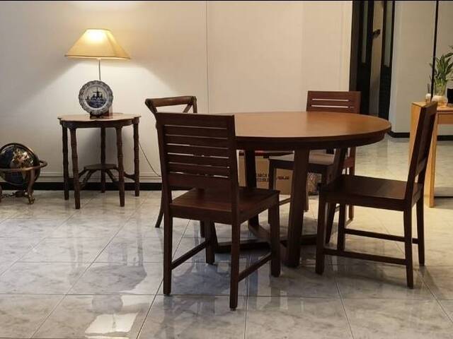 Female environment, Common room, 5mins walk to Hougang MRT, Shops and more..