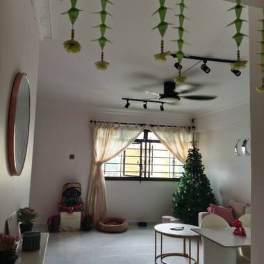 Near Sembawang MRT, Newly Renovated house, Common room share with 1 Female tenant
