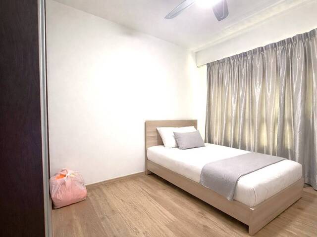 Common room for rent at Blk 216D Compassvale Drive, (Female Only) NO AGENT FEE
