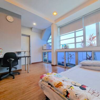 2 Bedrooms Sky Terrace w rooftop pool, jacuzzi, garden near MRT EW Green line