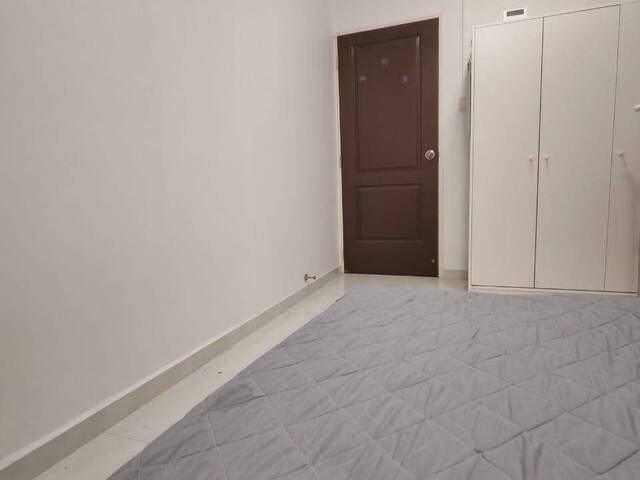 Sengkang common air conditioned room for rent