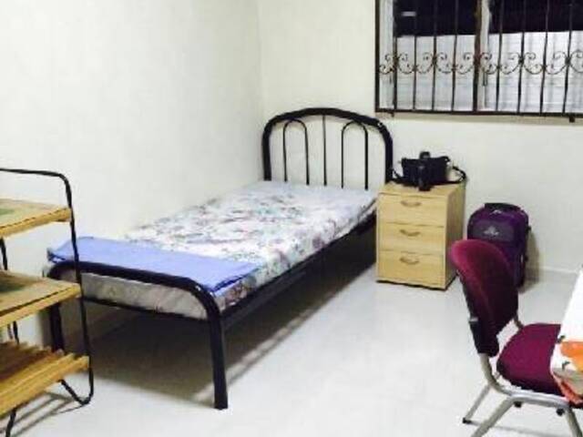 Common room at 632 ang mo kio avenue 4 for rent! Aircon wifi!