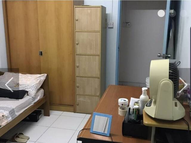 Common room, light cooking, near MRT, near Lot 1 Shopping Mall, new Aircon, new Mattress and more..