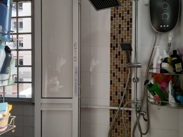 Comfortable & peaceful house Aircon Wifi Female Shared Common Room at Jurong west st. 41 (640457)