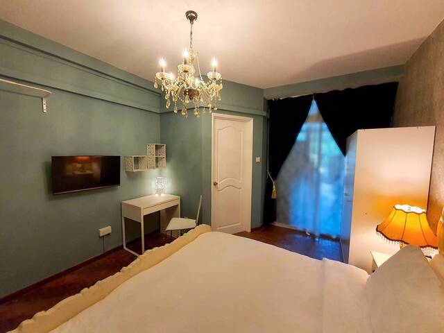 Stylish Studio with Balcony Ensuite + Kitchen Walk to MRT Pet-Friendly No Agent Fee