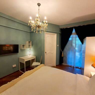 Stylish Studio with Balcony Ensuite + Kitchen Walk to MRT Pet-Friendly No Agent Fee