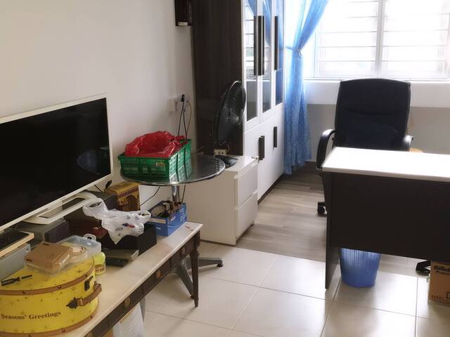 Central Tiong Bahru Road/ Redhill MRT , Common Room for Rent , Available 01 June