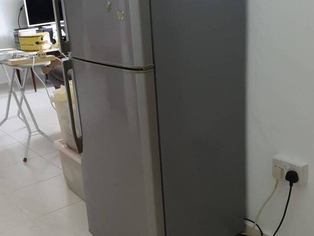 Central Tiong Bahru Road/ Redhill MRT , Common Room for Rent , Available 01 June