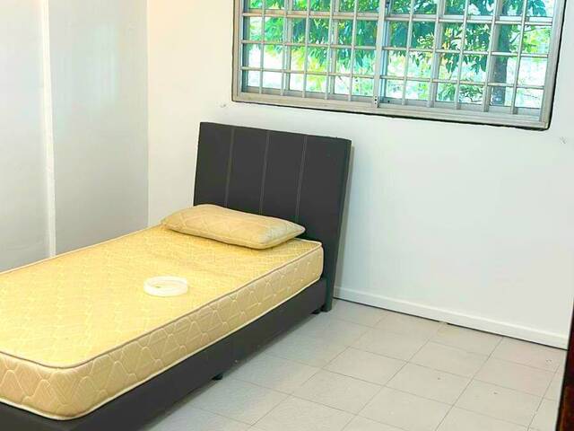 3+1 HDB Whole Unit @ Blk 715 Yishun Street 71