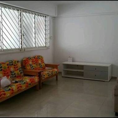 C.H.E.A.P. (3+1)-4 Room– Blk327 Yishun – Near MRT! Full Furnish with Aircon / Approved Unit!!