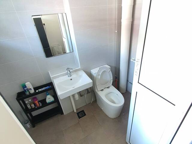 Common room, light cooking, near MRT, near Lot 1 Shopping Mall, new Aircon, new Mattress and more..