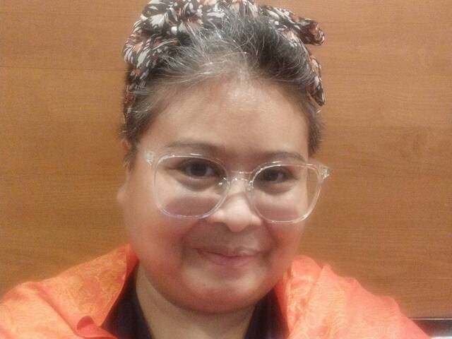 Noorah is looking for a room in East Singapore