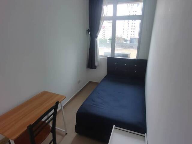Room for rent/Toa Payoh, Boon Keng, Novena MRT/1 pax stay/Include Utilities/Available IMMEDIATELY