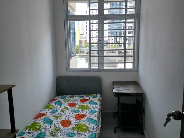 Room for rent/Toa Payoh, Boon Keng, Novena MRT/1 pax stay/Include Utilities/Available IMMEDIATELY