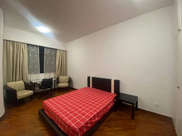 Room for rent/Toa Payoh, Boon Keng, Novena MRT/1 pax stay/Include Utilities/Available IMMEDIATELY
