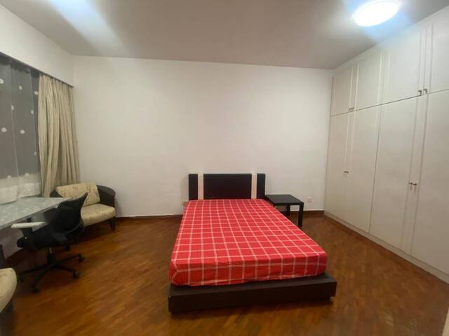 Room for rent/Toa Payoh, Boon Keng, Novena MRT/1 pax stay/Include Utilities/Available IMMEDIATELY