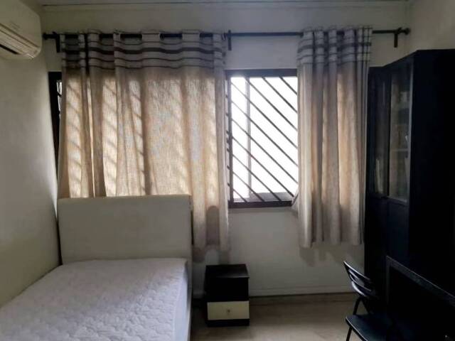 Common room at 862a tampines street 83 for rent! Aircon wifi!